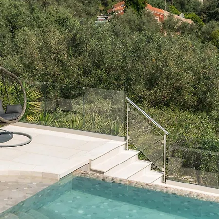 Evas Stone House *